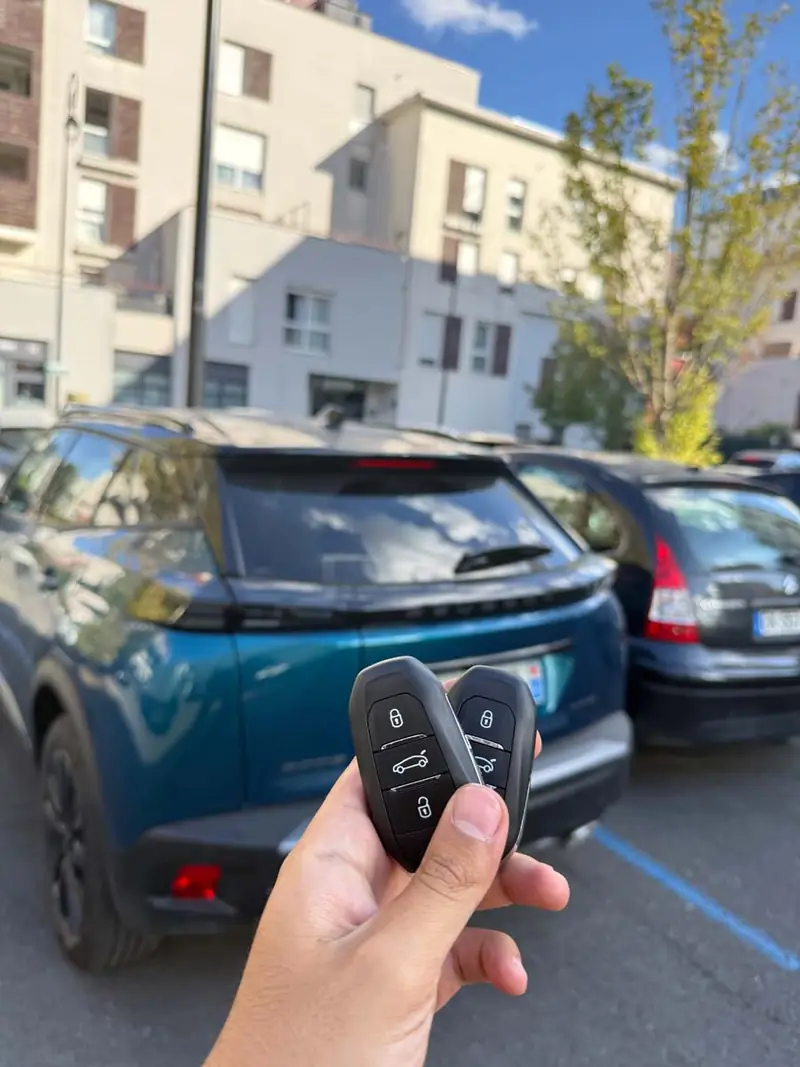 Ouverture fine de portière sans dégât - Peugeot 3008