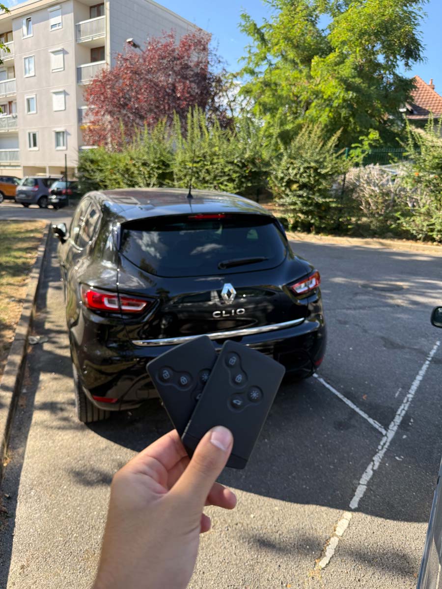 Carte mains libres de Renault Clio programmée à Corbeil-Essonnes